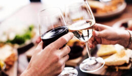 Dá sa kombinovať chudnutie s pitím vína?