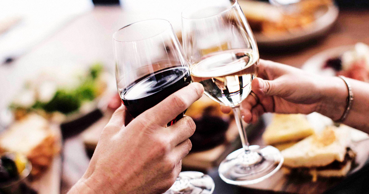 Dá sa kombinovať chudnutie s pitím vína?